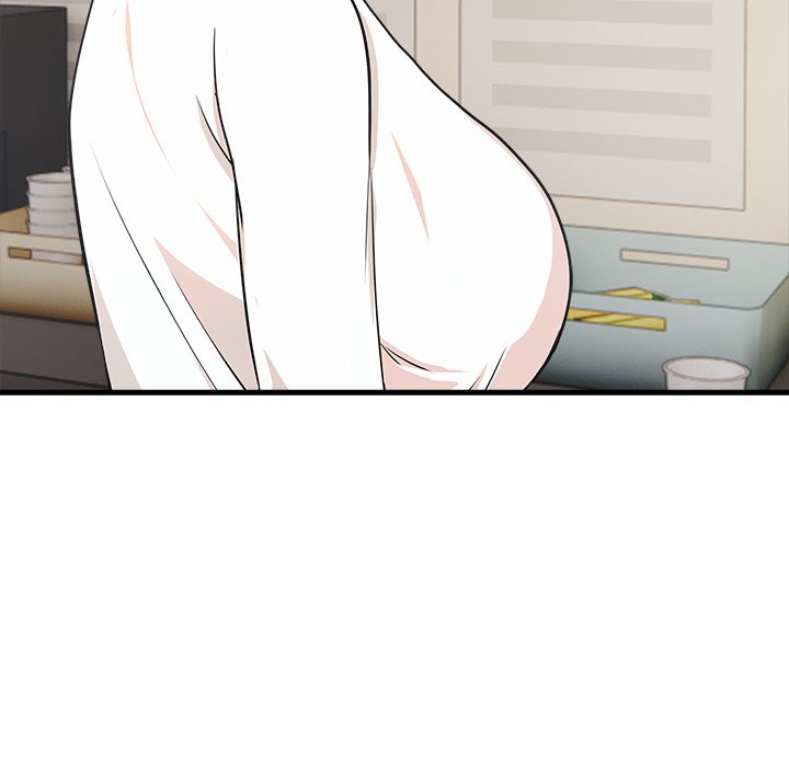 Under Her Desk Chapter 6 - Manhwa18.com